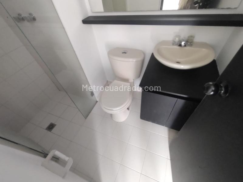 Apartamento Estiloso de 3 Alcobas con Piscina en El Poblado - 4
