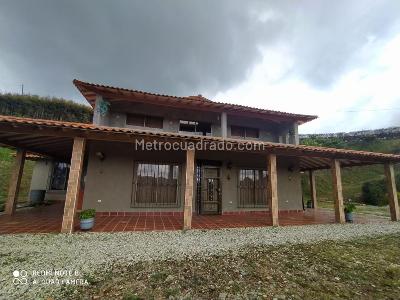 Casa de 4 alcobas en venta en Los Pinos, Rionegro · foto 3 de 20