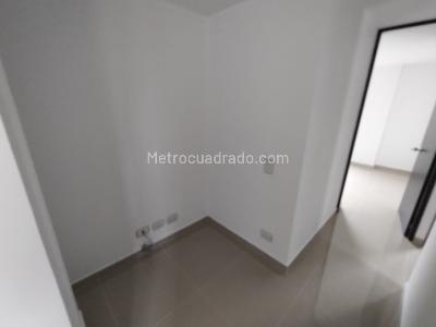 Apartamento de 3 alcobas en arriendo en El Poblado, Medellín, 76 m² · foto 3 de 18