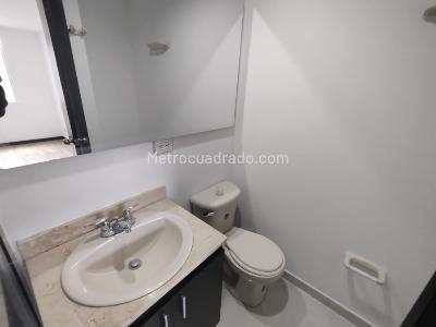 Apartamento de 3 alcobas en arriendo en El Poblado, Medellín, 82 m² · foto 8 de 18