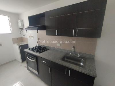 Apartamento de 2 alcobas en arriendo en El Poblado, Medellín, 75 m² · foto 4 de 13