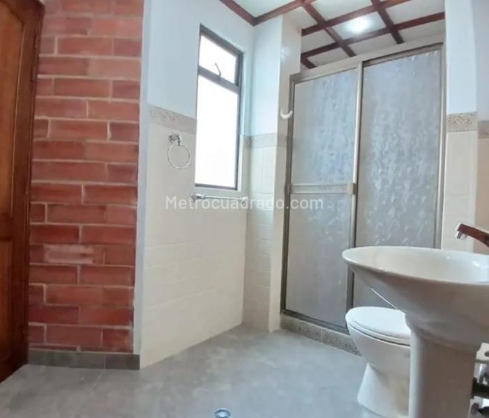 Casa de 4 Alcobas y 4 Baños en Cañaveralejo (Conjunto Cerrado) - 2