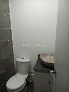 Apartamento de 2 alcobas en venta en Cabañas, Bello, 70 m² · foto 8 de 20