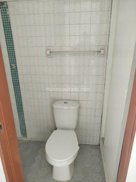 Corner 5BR House Ideal for Business in Simon Bolivar - 7