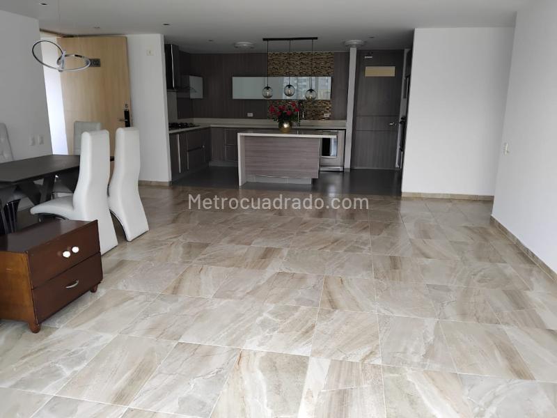 3BR Apartment in Loma Del Esmeraldal (170 m²)