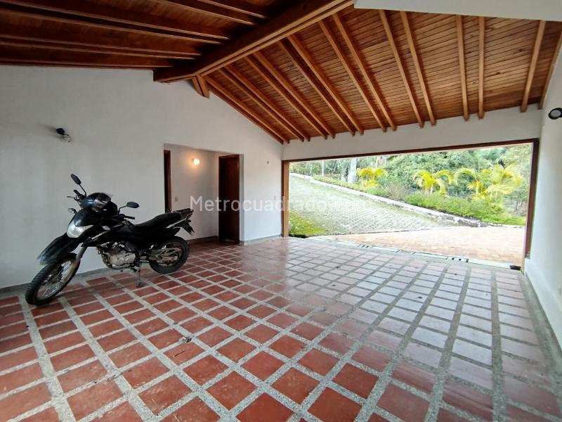 Casa amplia de 5 habitaciones con vista panorámica en zona residencial - 4