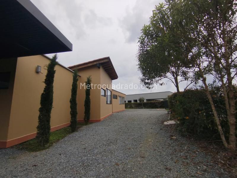 Casa acogedora de 3 habitaciones con chimenea, balcón y parqueadero - 3