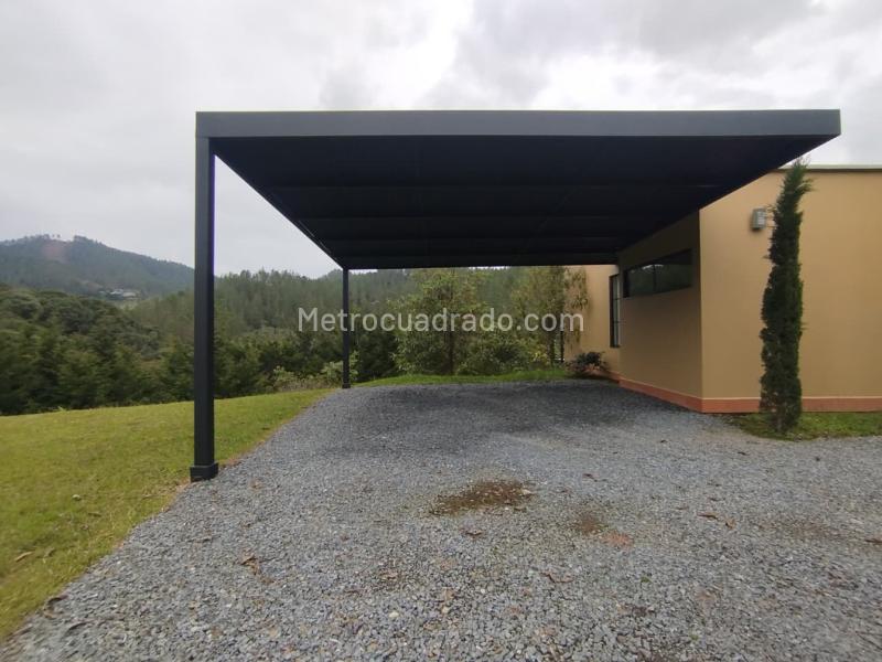 Casa acogedora de 3 habitaciones con chimenea, balcón y parqueadero - 4