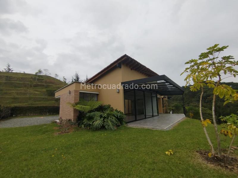 Casa acogedora de 3 habitaciones con chimenea, balcón y parqueadero - 5