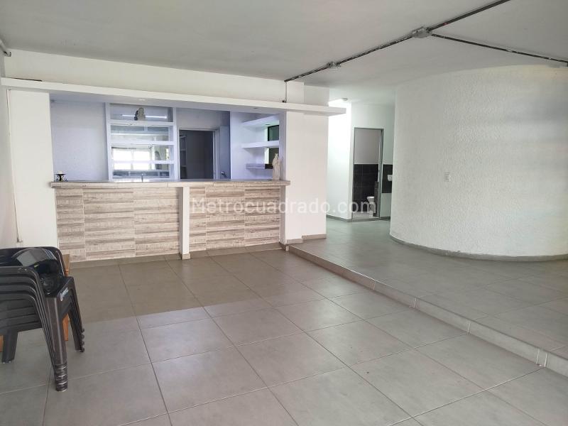 Commercial 5BR House in La Castellana