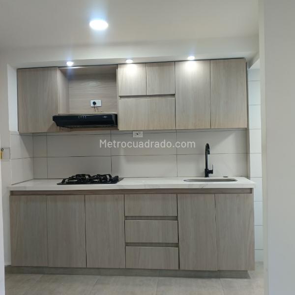 Charming 2BR Apartment with Balcony in Alto Bonito - 2