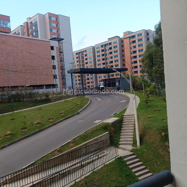 Charming 2BR Apartment with Balcony in Alto Bonito - 3