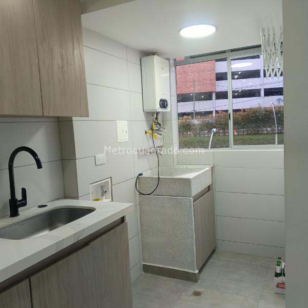 Charming 2BR Apartment with Balcony in Alto Bonito - 4