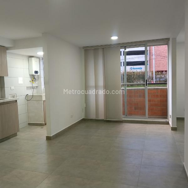 Charming 2BR Apartment with Balcony in Alto Bonito - 8