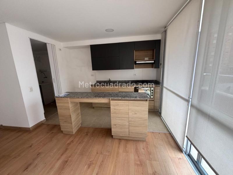 Apartamento cómodo de 3 habitaciones y 2 baños en Santa Ana