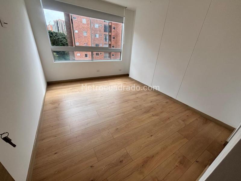 Apartamento cómodo de 3 habitaciones y 2 baños en Santa Ana - 2