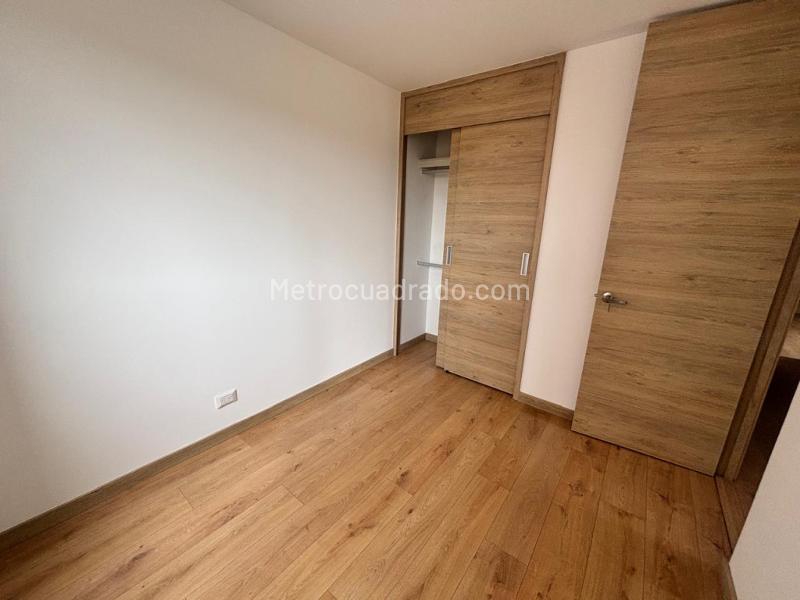 Apartamento cómodo de 3 habitaciones y 2 baños en Santa Ana - 4