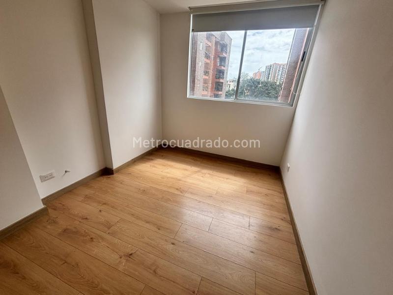 Apartamento cómodo de 3 habitaciones y 2 baños en Santa Ana - 5