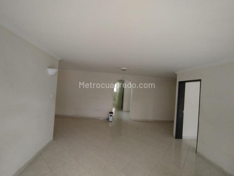 Elegant 4BR House with Spacious Layout in Belen Parque