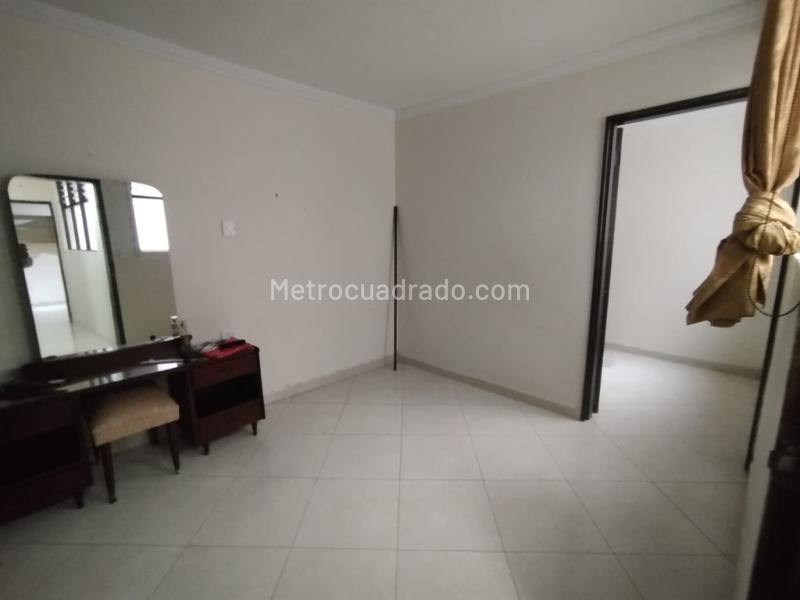 Elegant 4BR House with Spacious Layout in Belen Parque - 2