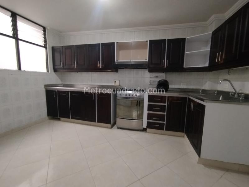 Elegant 4BR House with Spacious Layout in Belen Parque - 8