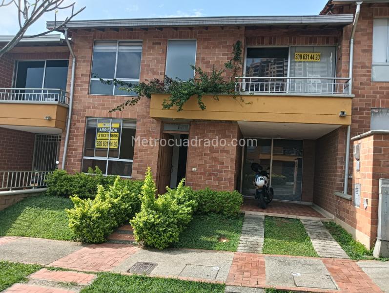 Acogedora casa en arriendo de 3 habitaciones en Suramérica