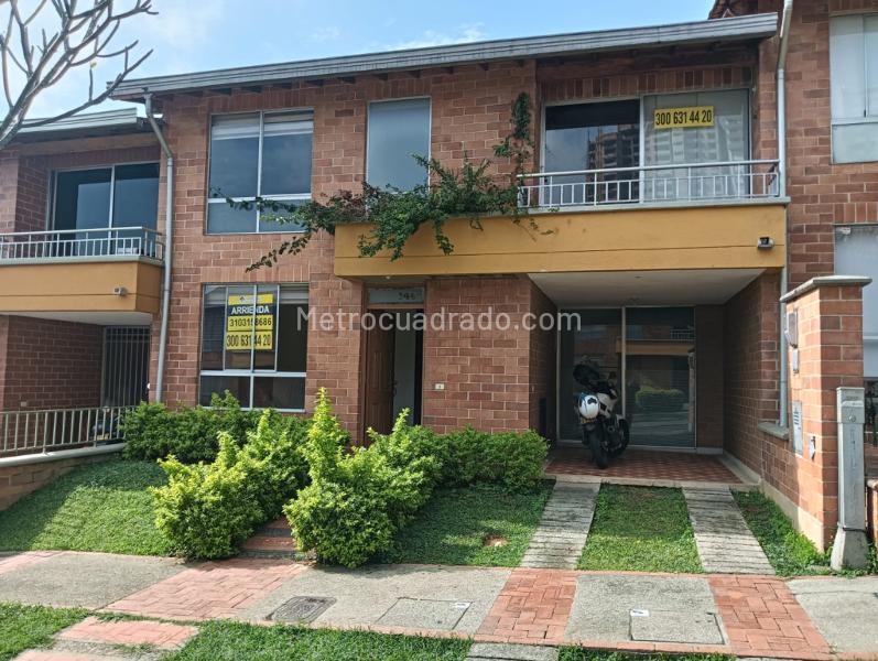 Acogedora casa en arriendo de 3 habitaciones en Suramérica - 2