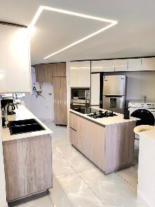 Apartamento de 3 alcobas en venta en El Diamante No. 2, Medellín, 128 m² · foto 3 de 18