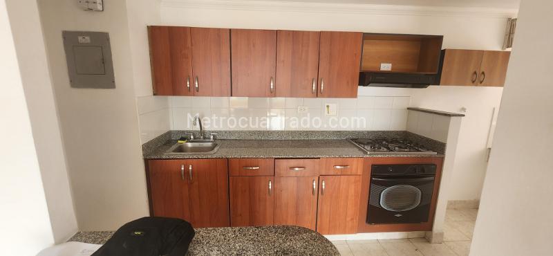 Apartamento de 2 Alcobas con Seguridad 24/7 en Los Balsos - 5