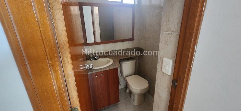 Apartamento de 2 Alcobas con Seguridad 24/7 en Los Balsos - 9