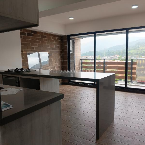 Elegante Apartamento de 2 Habitaciones en Pinares - 2