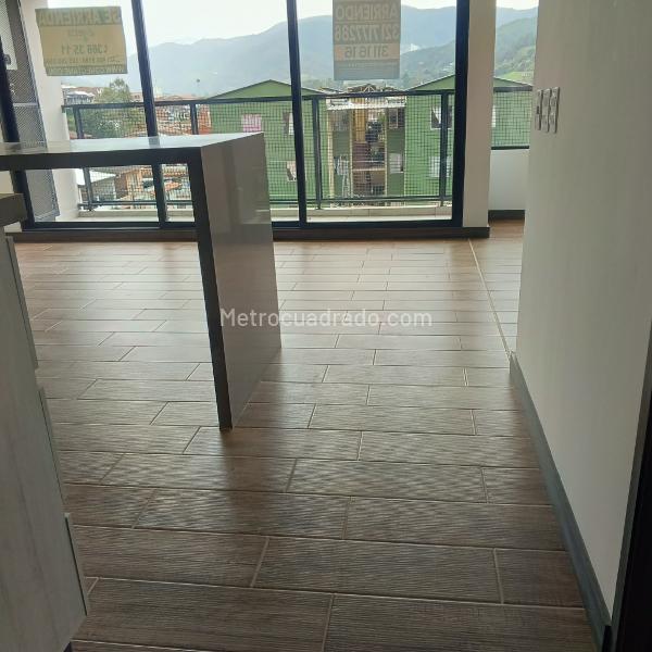 Apartamento de 2 Habitaciones y 2 Baños con Balcón en Pinares - 3