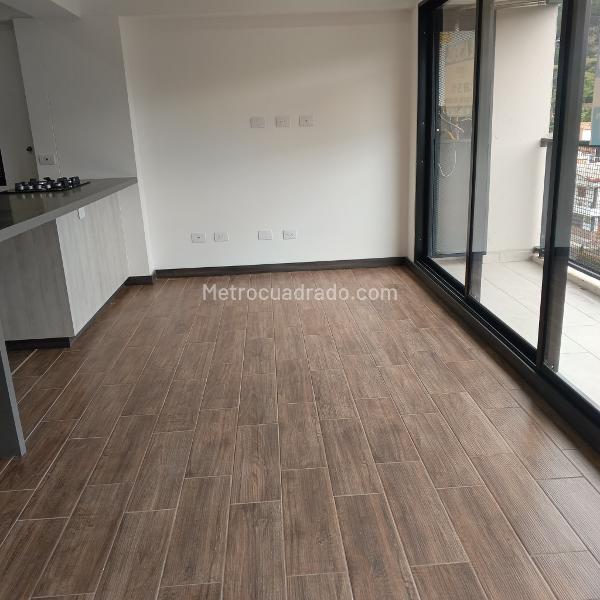 Apartamento de 2 Habitaciones y 2 Baños con Balcón en Pinares - 4