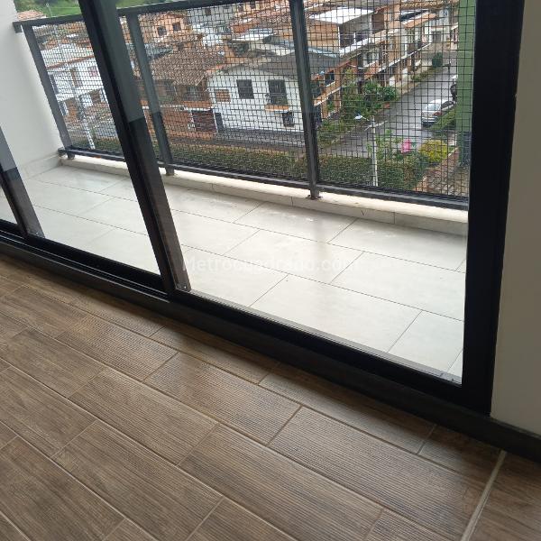 Apartamento de 2 Habitaciones y 2 Baños con Balcón en Pinares - 5