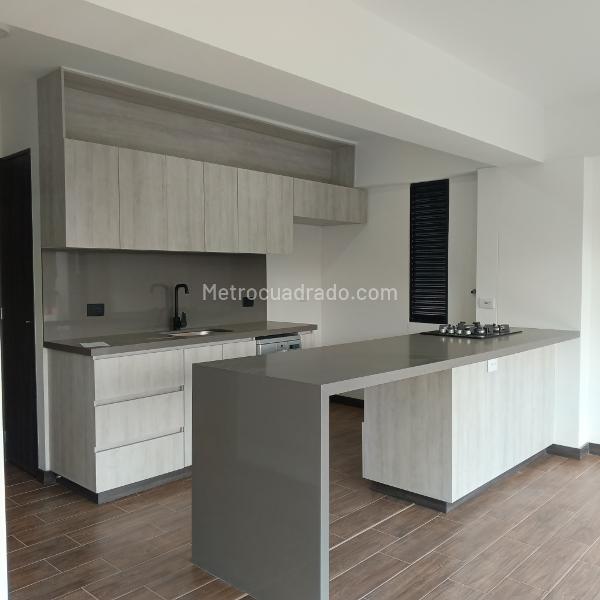 Elegant 2BR Apartment for Rent in Pinares - 2