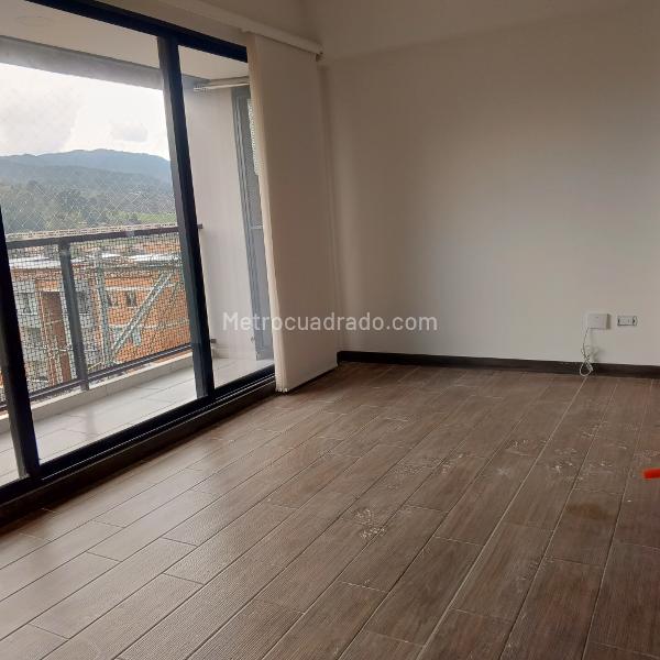 Elegant 2BR Apartment for Rent in Pinares - 4