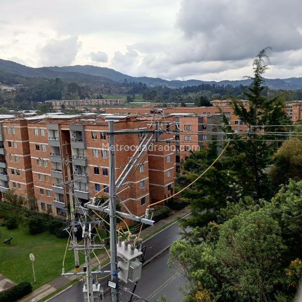 Elegant 2BR Apartment for Rent in Pinares - 5