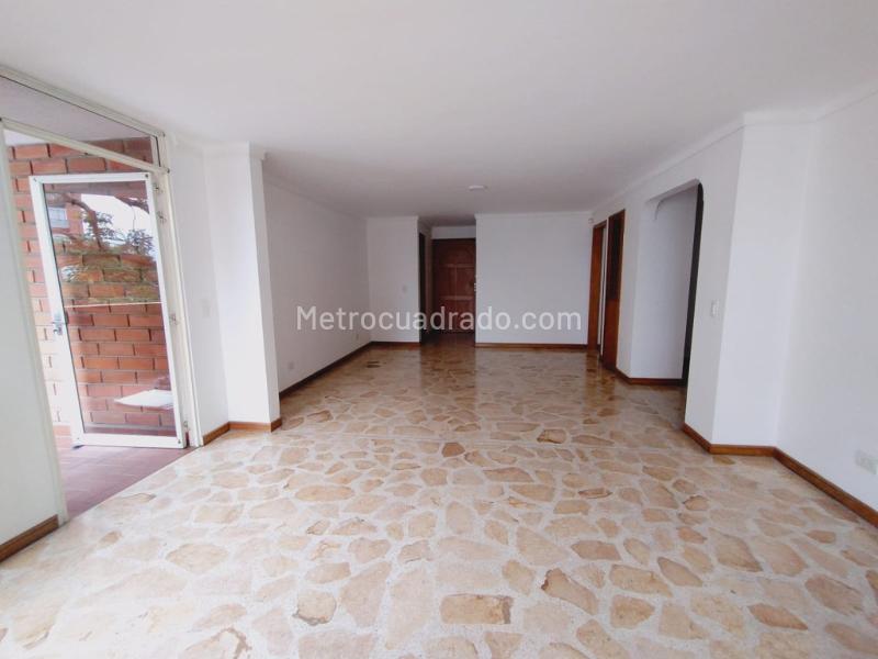 Elegant 4BR Apartment in Las Palmas - 2