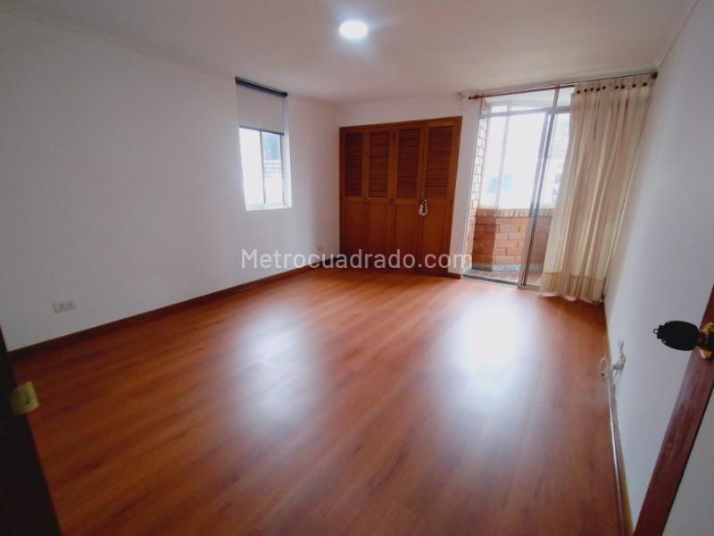 Elegant 4BR Apartment in Las Palmas - 4