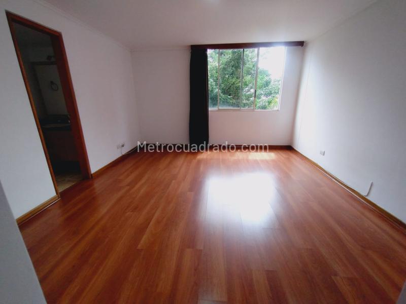 Elegant 4BR Apartment in Las Palmas - 6