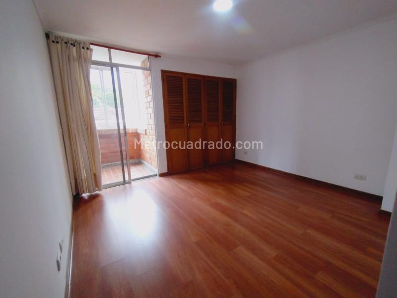 Elegant 4BR Apartment in Las Palmas - 9