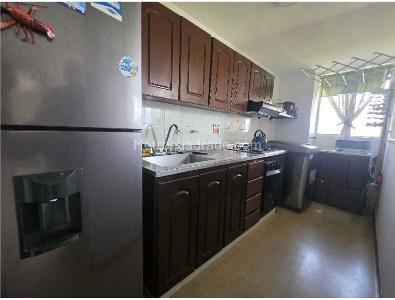 Apartaestudio en venta en El Poblado, Medellín, 42 m² · foto 2 de 13