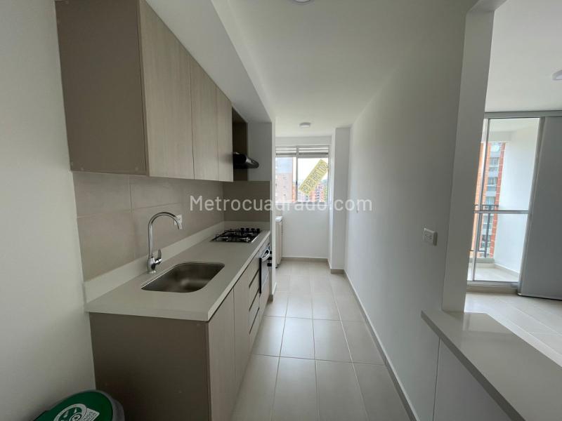 Modern 3BR Apartment with Panoramic Views in Santa Ana - 2