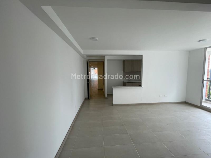 Modern 3BR Apartment with Panoramic Views in Santa Ana - 4