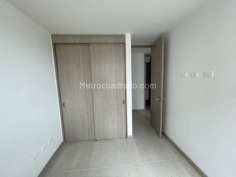 Modern 3BR Apartment with Panoramic Views in Santa Ana - 5