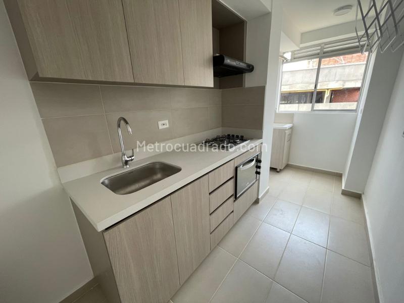 Moderno Apartamento de 3 Alcobas con Vista Panorámica en Santa Ana - 2