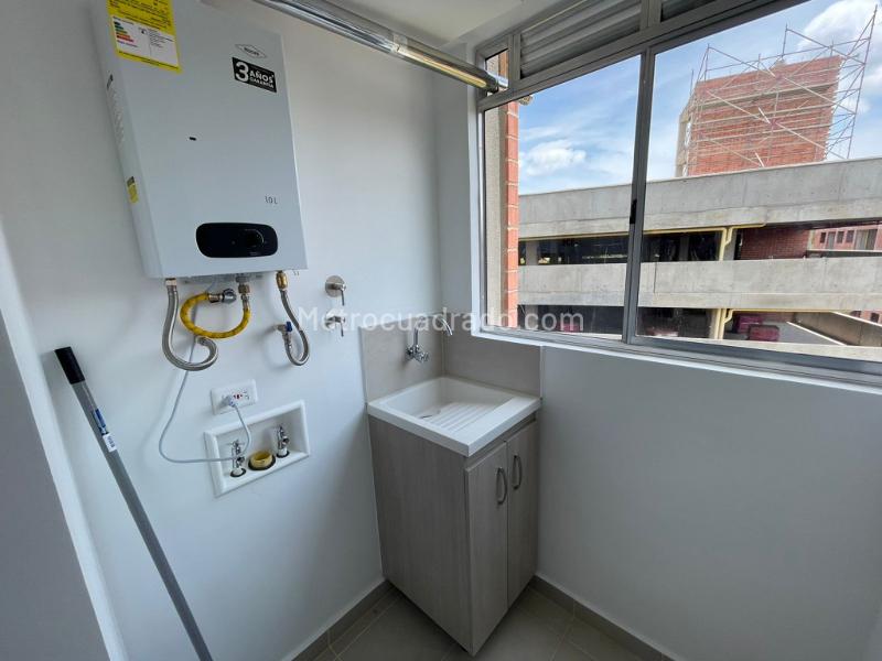 Moderno Apartamento de 3 Alcobas con Vista Panorámica en Santa Ana - 5