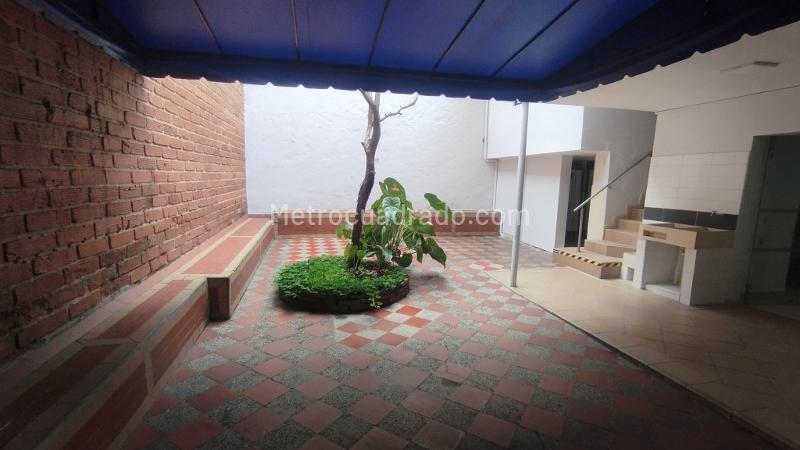 Commercial House with 5BR in Laureles - 6