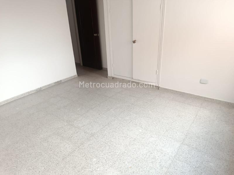 Elegant Duplex House with 4BR in Calasanz - 3