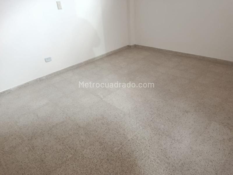 Elegant Duplex House with 4BR in Calasanz - 5